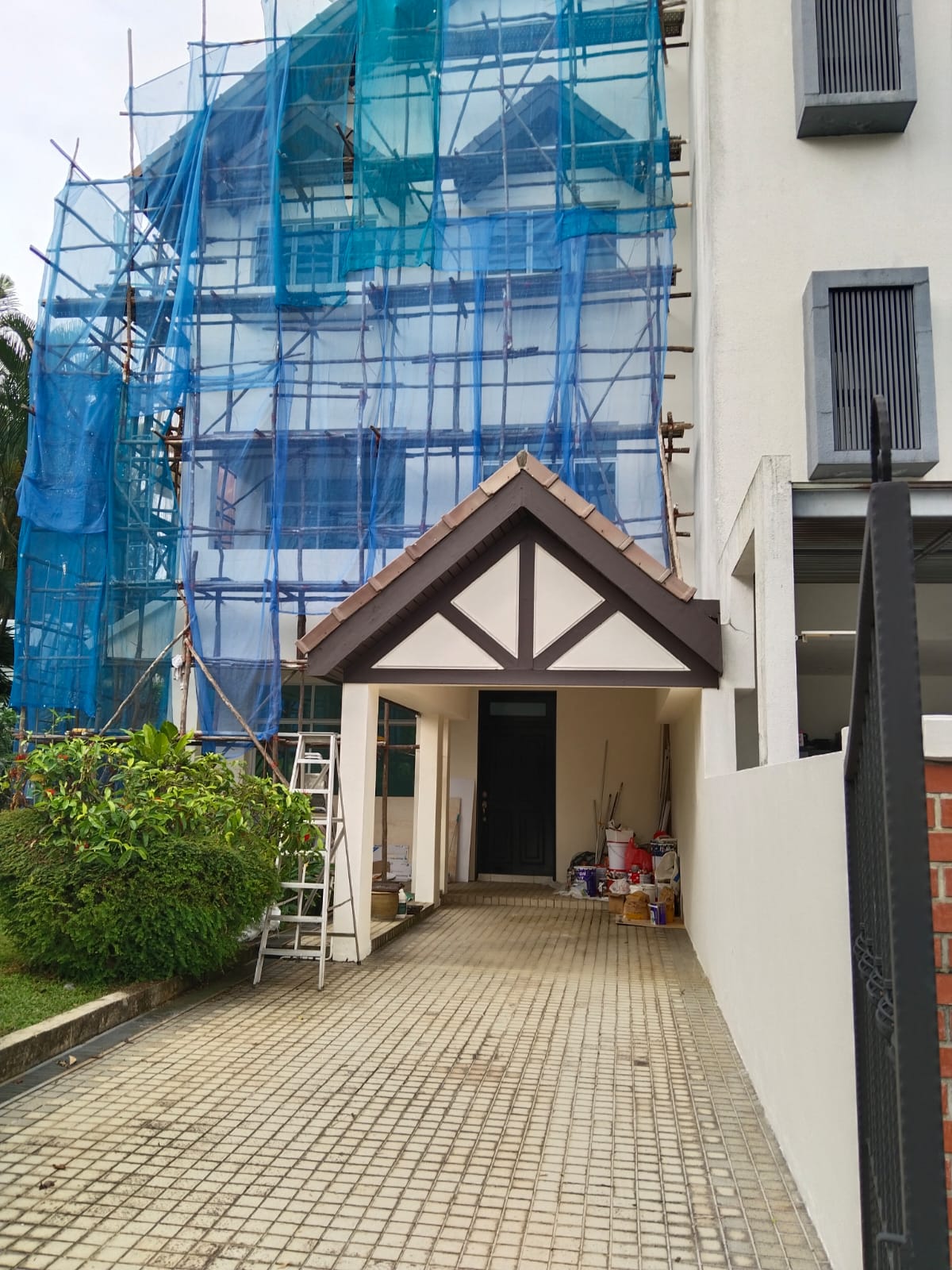 External renovation and scaffolding work